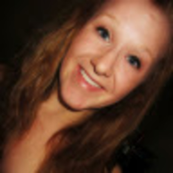 Meet your Posher, Laura - Picture 1 of 1